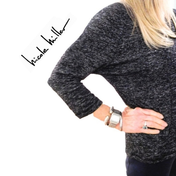 Nicole Miller Tops - NICOLE MILLER STRETCHY GRAY V NECK 3/4 SLEEVE TOP